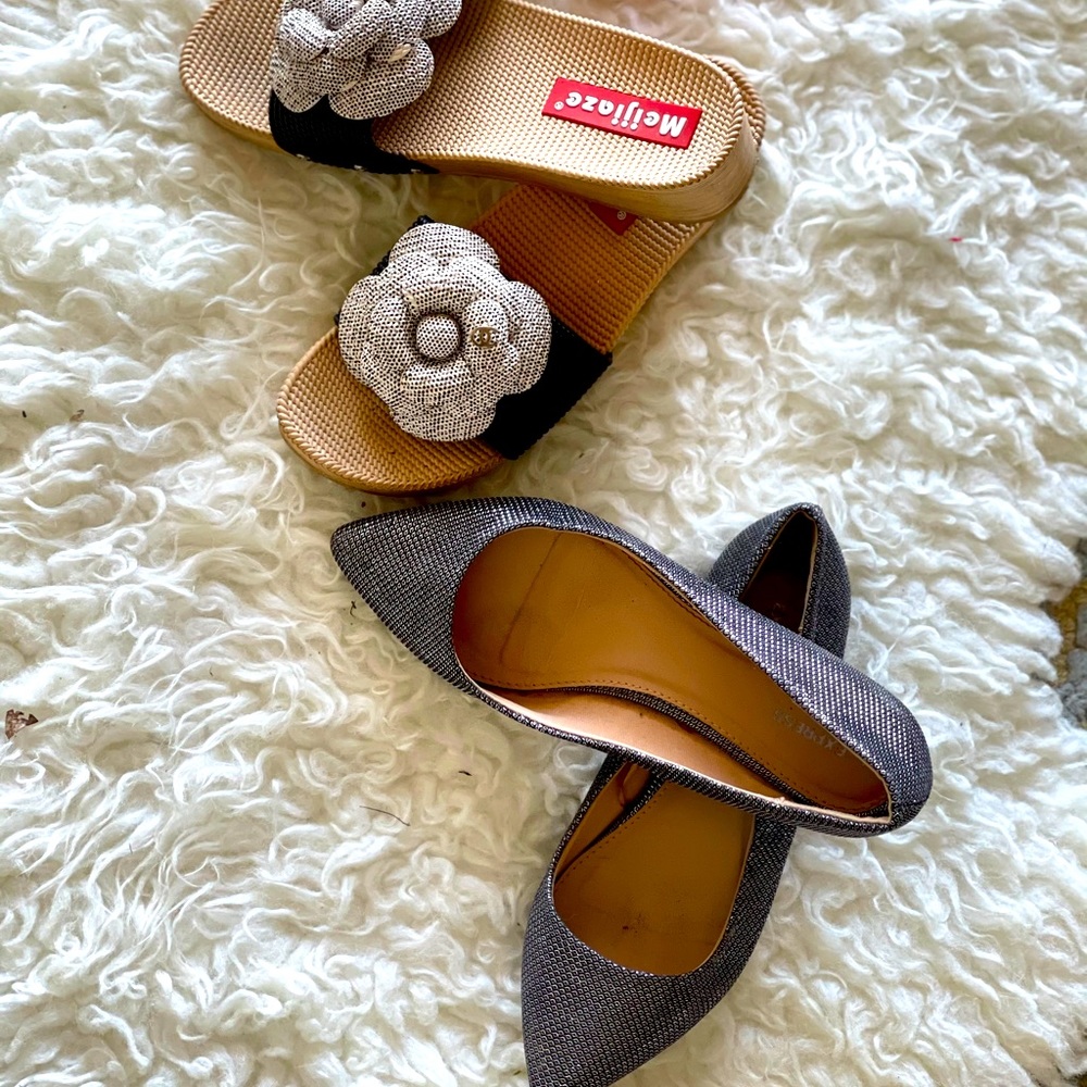 One close shoes / one slippers